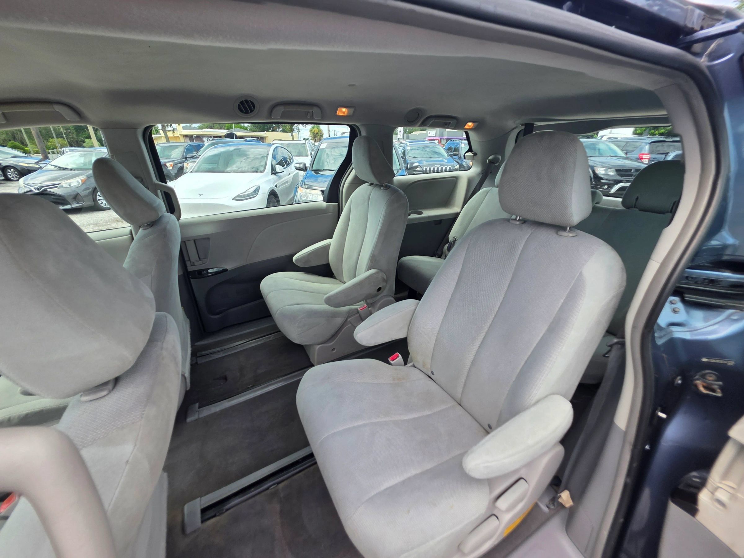 Used 2014 Toyota Sienna L FWD image 13