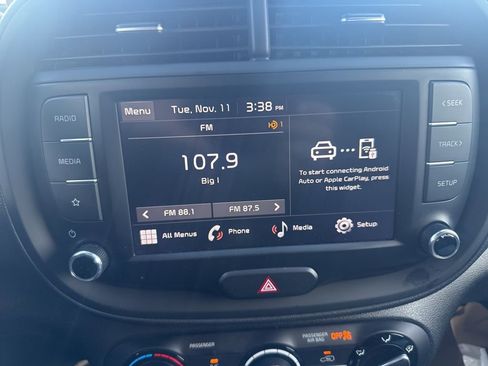 Used 2023 Kia Soul LX w/ LX Technology Package image 11