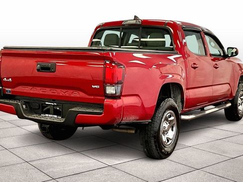 Used 2018 Toyota Tacoma SR image 11