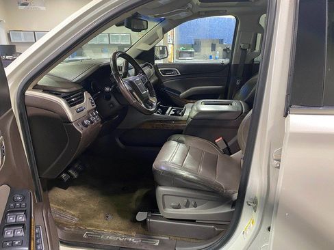 Used 2015 GMC Yukon XL Denali w/ Touring Package AWD/4WD image 16
