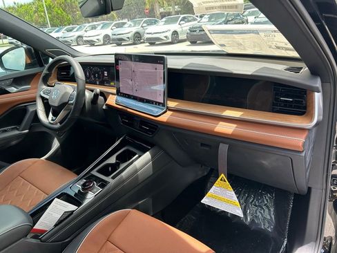 New 2026 Volkswagen Tiguan SEL R-Line AWD/4WD image 45