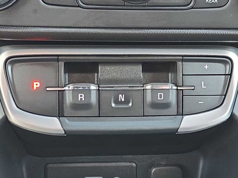 Used 2024 GMC Terrain SLE w/ Driver Convenience Package image 21