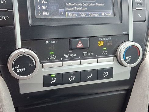 Used 2014 Toyota Camry LE image 15