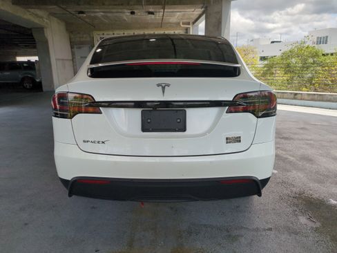 Used 2022 Tesla Model X Plaid image 6