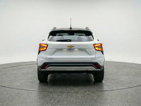 Used 2025 Chevrolet Trax LT image 7