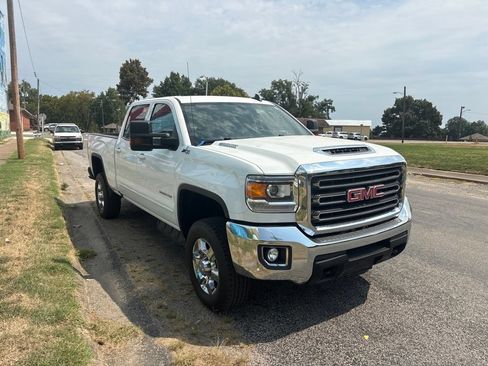 Used 2018 GMC Sierra 2500 SLE w/ SLE Preferred Package AWD/4WD image 10