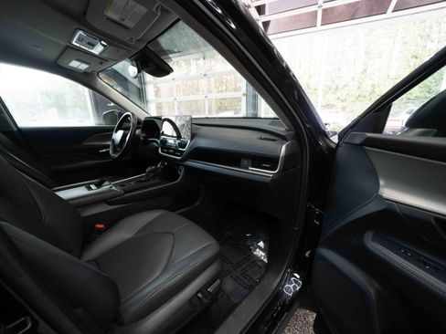 Used 2024 Toyota Grand Highlander XLE image 26