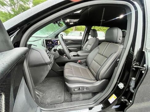 Used 2024 Chevrolet Traverse RS AWD/4WD image 16