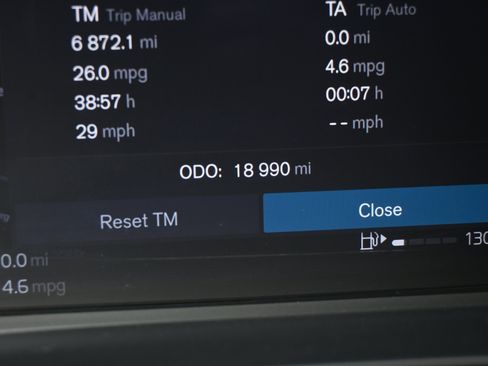 Used 2025 Volvo XC40 B5 Core image 27