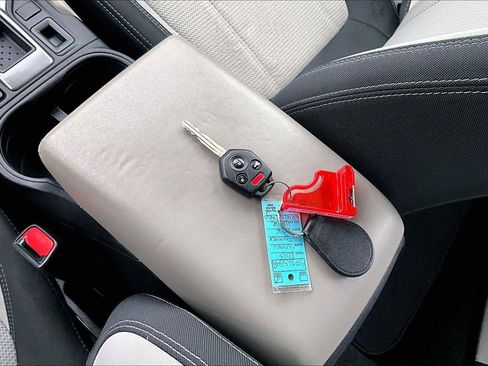 Used 2023 Subaru Forester Base image 11