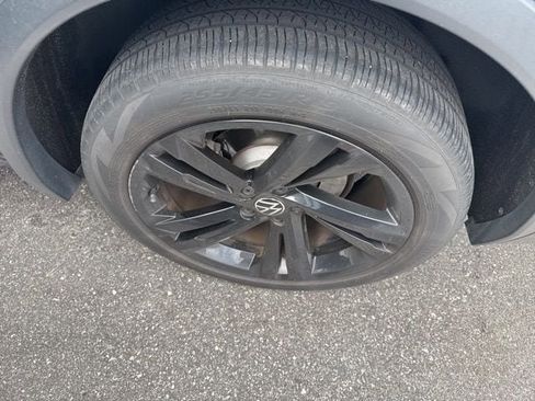 Used 2023 Volkswagen Tiguan SE R-Line image 6