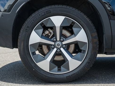 Certified 2025 Volvo XC40 B5 Plus AWD/4WD image 20