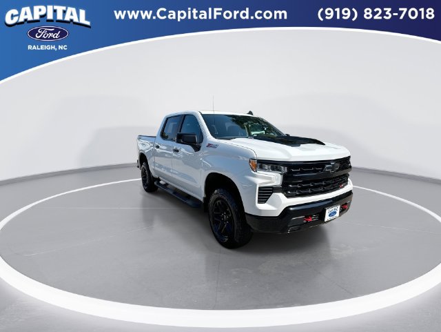 Used 2025 Chevrolet Silverado 1500 LT Trail Boss w/ Convenience Package II AWD/4WD image 2