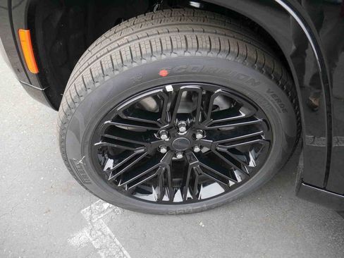 New 2025 Jeep Wagoneer L Series II image 10