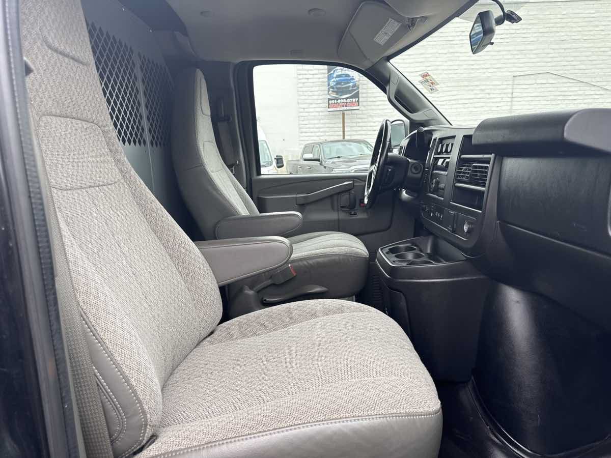 Used 2016 Chevrolet Express 2500 RWD image 11