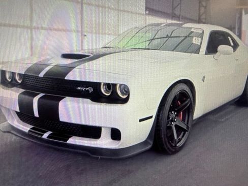 Used 2017 Dodge Challenger SRT Hellcat RWD image 3