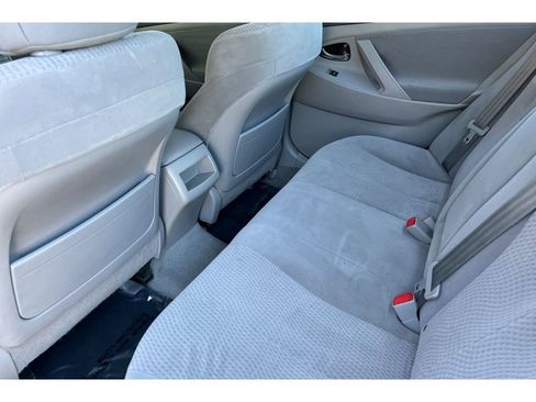 Used 2011 Toyota Camry LE image 14