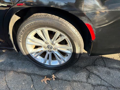 Used 2016 Chrysler 300 C image 11