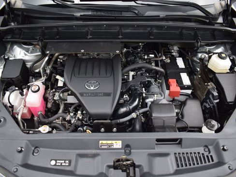 Used 2024 Toyota Highlander LE image 9