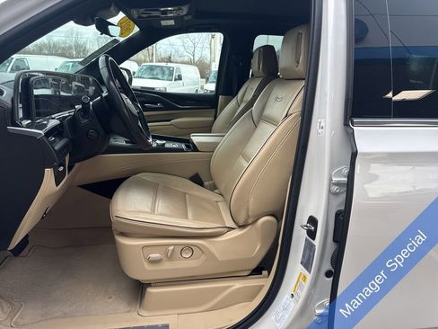 Used 2021 Cadillac Escalade ESV Premium Luxury image 13