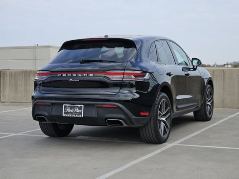 Certified 2025 Porsche Macan image 8