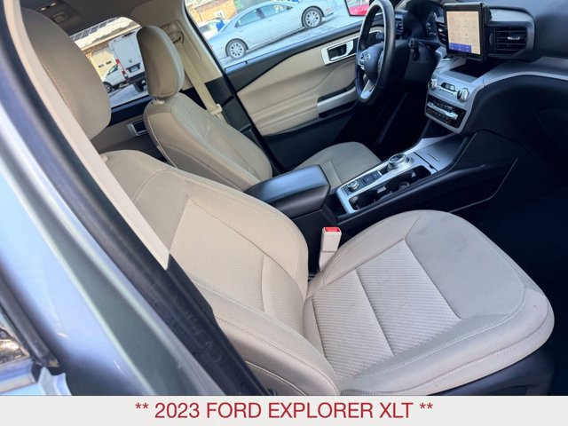 Used 2023 Ford Explorer XLT w/ Class IV Trailer Tow Package AWD/4WD image 17