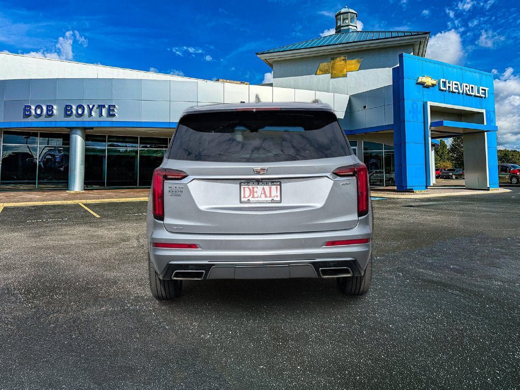 Used 2024 Cadillac XT6 Premium Luxury w/ LPO, Floor Liner Package AWD/4WD image 4