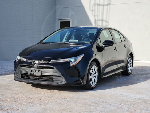 Used 2024 Toyota Corolla LE FWD image 4
