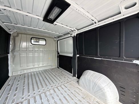 Used 2025 RAM ProMaster 2500 w/ Convenience Group FWD image 14