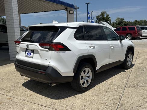 Used 2022 Toyota RAV4 LE FWD image 7