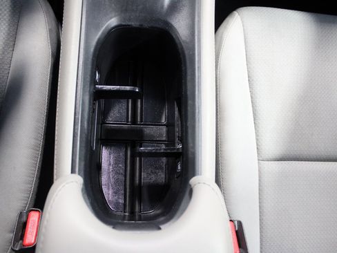 Used 2022 Honda HR-V LX image 29