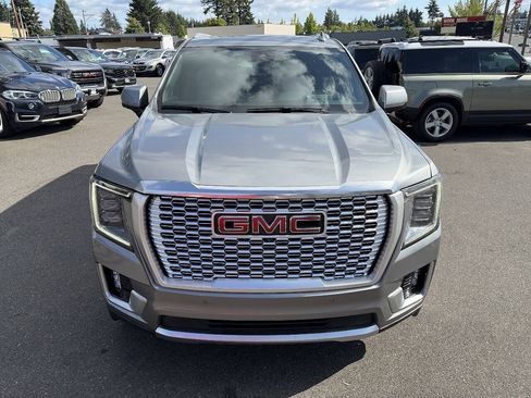 Used 2024 GMC Yukon Denali w/ Denali Reserve Package AWD/4WD image 16
