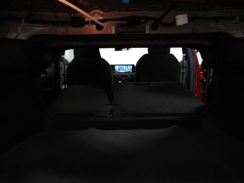 Used 2026 Nissan Sentra SR w/ Floor Mat Package FWD image 15