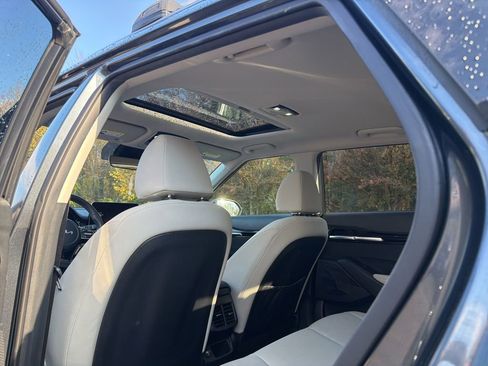 Used 2023 Kia Seltos SX w/ SX Sunroof Package image 11