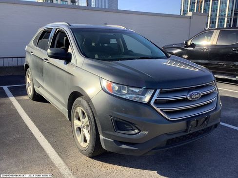 Used 2018 Ford Edge SE image 4