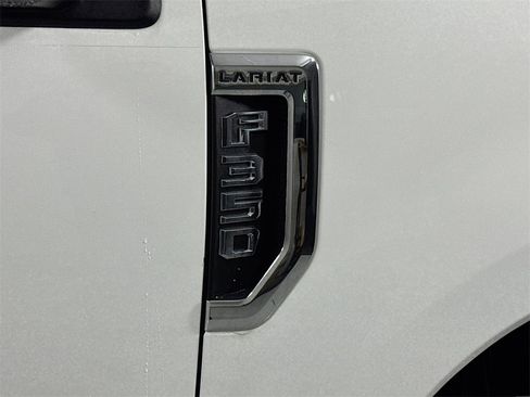 Used 2022 Ford F350 Lariat image 11