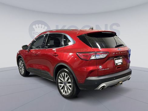 Used 2020 Ford Escape Titanium image 4