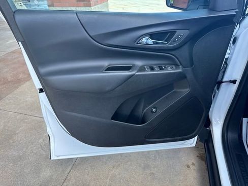 Used 2022 Chevrolet Equinox LT image 12