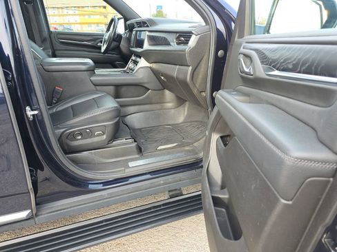 Used 2021 GMC Yukon Denali w/ Denali Premium Package image 9