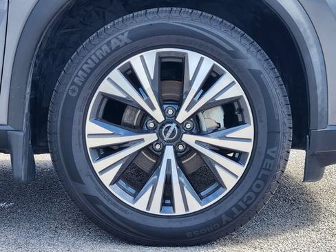 Certified 2023 Nissan Rogue SV FWD image 11