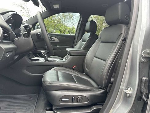 Certified 2023 Chevrolet Traverse LT FWD image 15