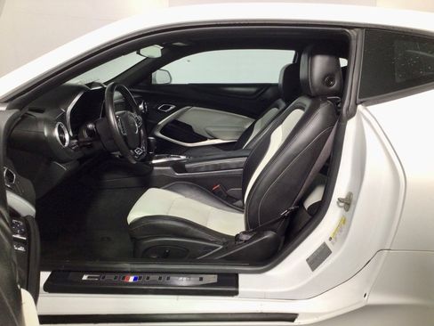 Used 2017 Chevrolet Camaro LT image 14