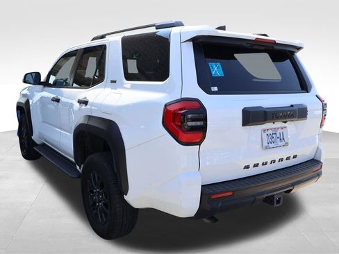 Used 2025 Toyota 4Runner SR5 AWD/4WD image 22