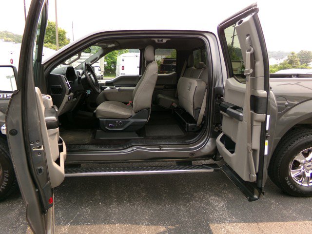 Used 2015 Ford F150 XLT w/ Equipment Group 302A Luxury AWD/4WD image 21