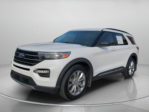 Certified 2020 Ford Explorer XLT w/ Equipment Group 202A image 11