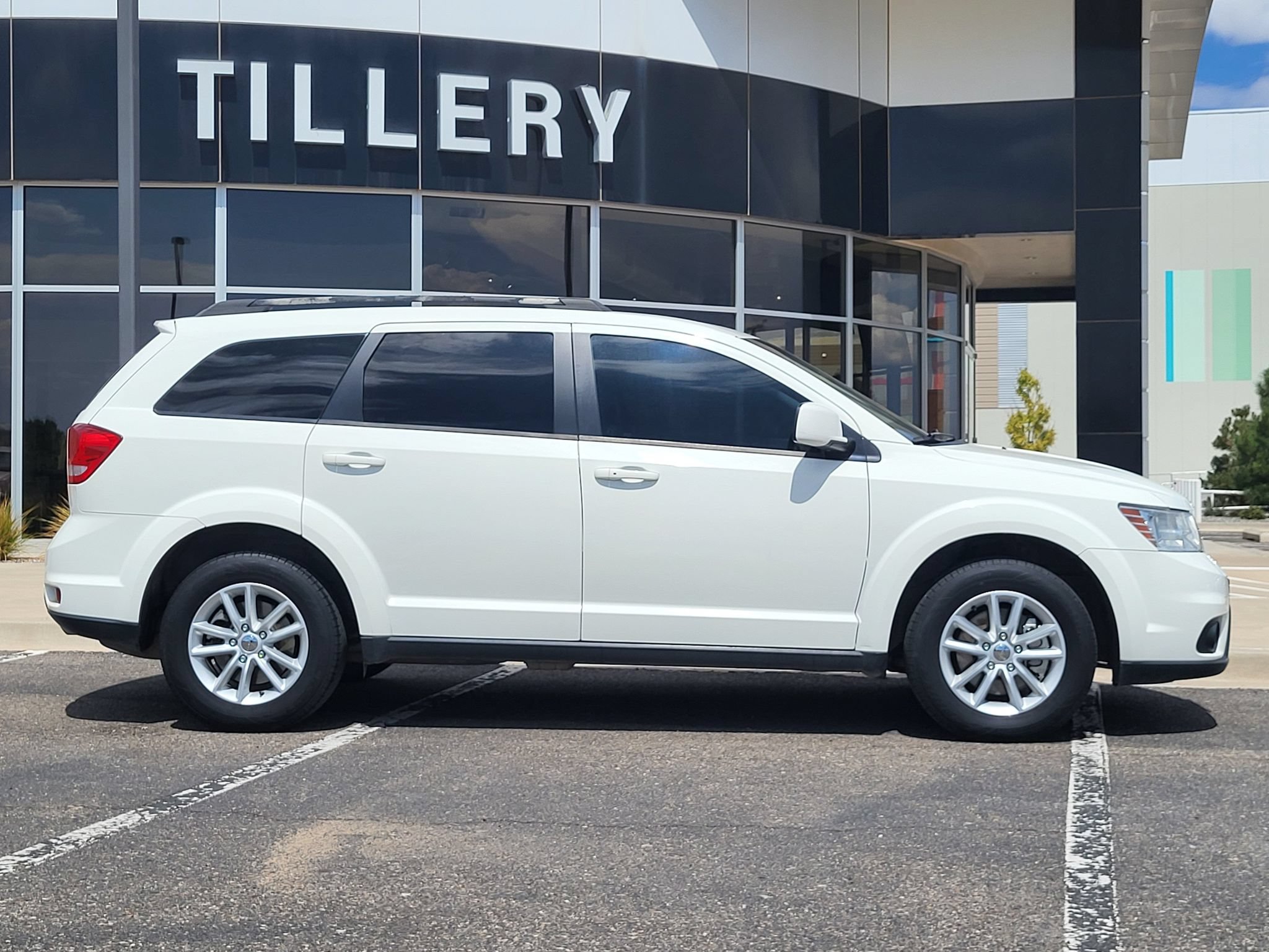 Used 2017 Dodge Journey SXT w/ Comfort/Convenience Group FWD image 1