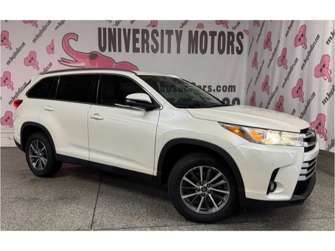 Used 2019 Toyota Highlander XLE image 2
