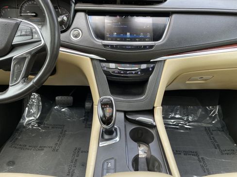 Used 2018 Cadillac XT5 Premium Luxury FWD image 21