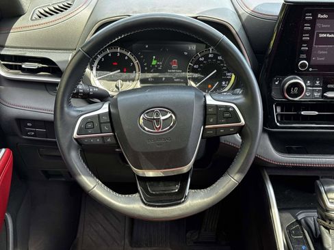 Used 2022 Toyota Highlander XSE AWD/4WD image 15