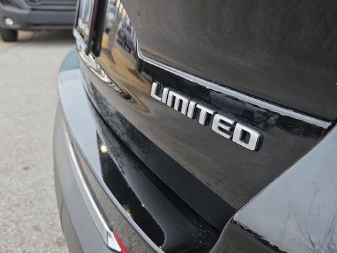 Used 2025 Jeep Grand Cherokee L Limited image 8